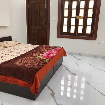 Ramaya Home Stay Варанаси Экстерьер фото