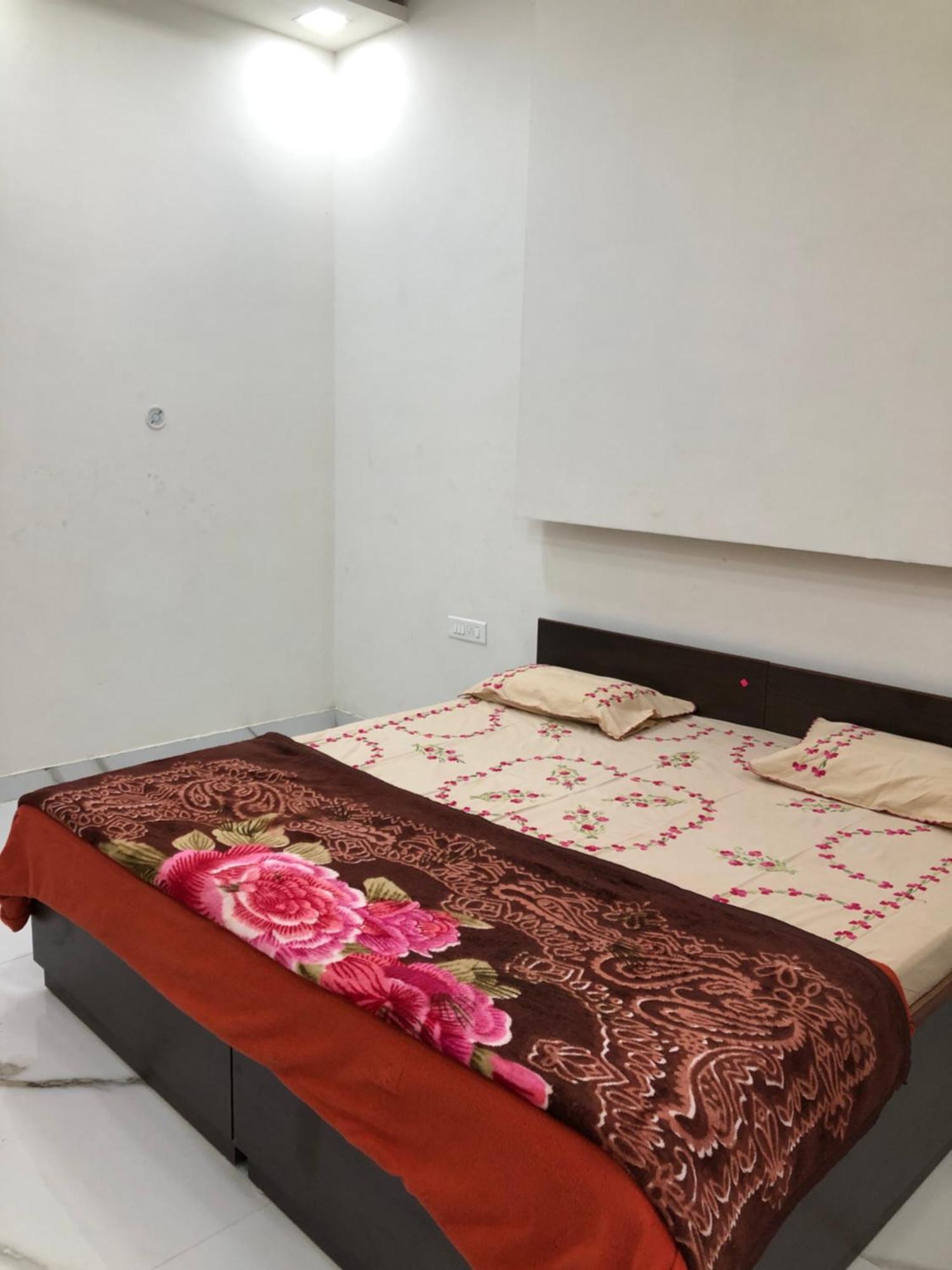 Ramaya Home Stay Варанаси Экстерьер фото