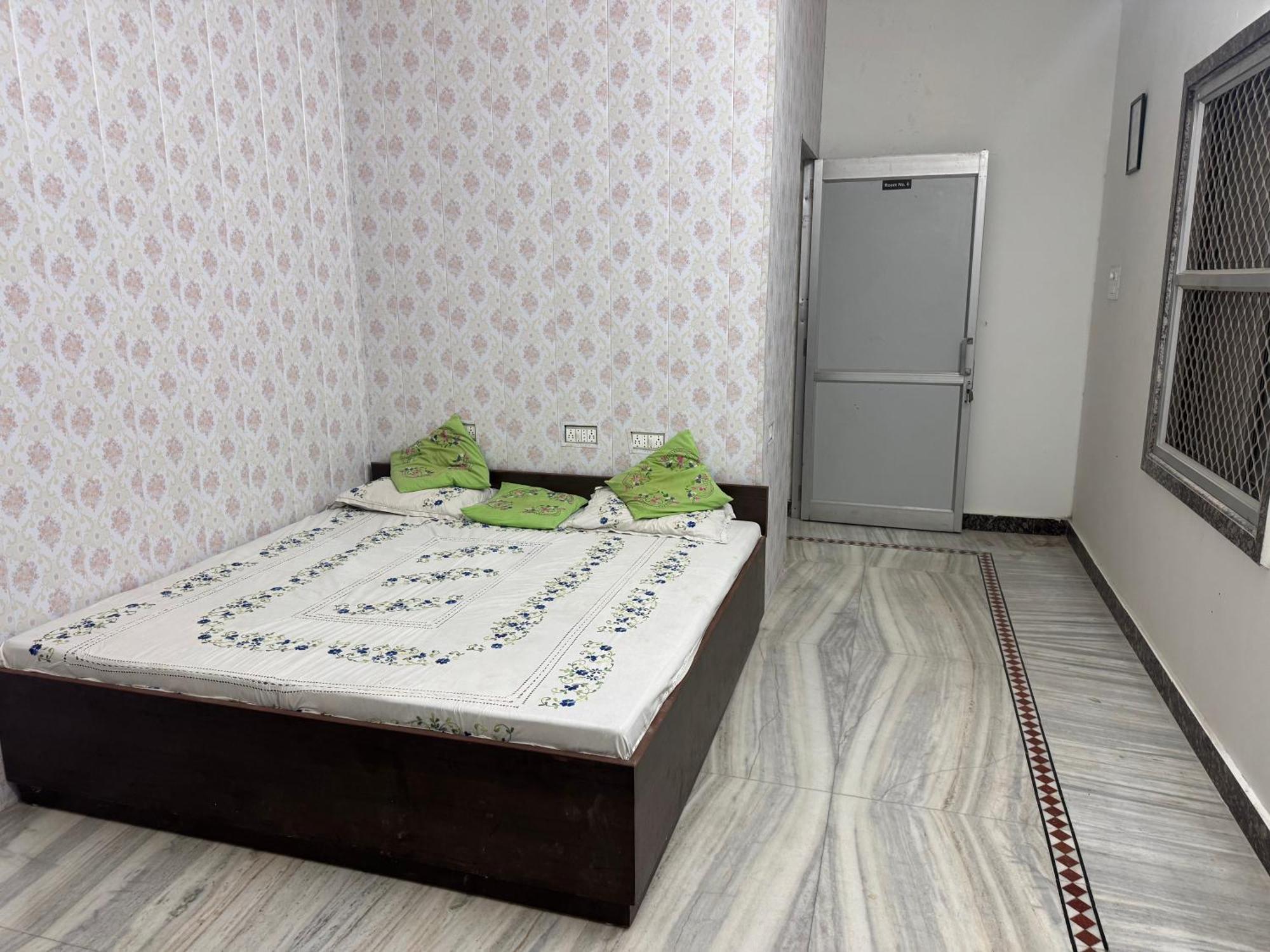 Ramaya Home Stay Варанаси Экстерьер фото